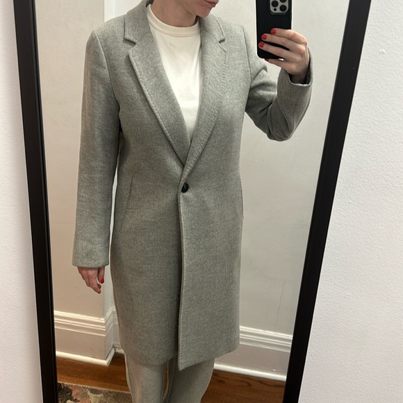 Aritzia Babaton (S) The Steadman coat in gray color - Picture 2 of 9